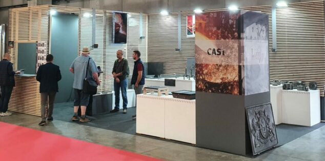Foto stand con persone